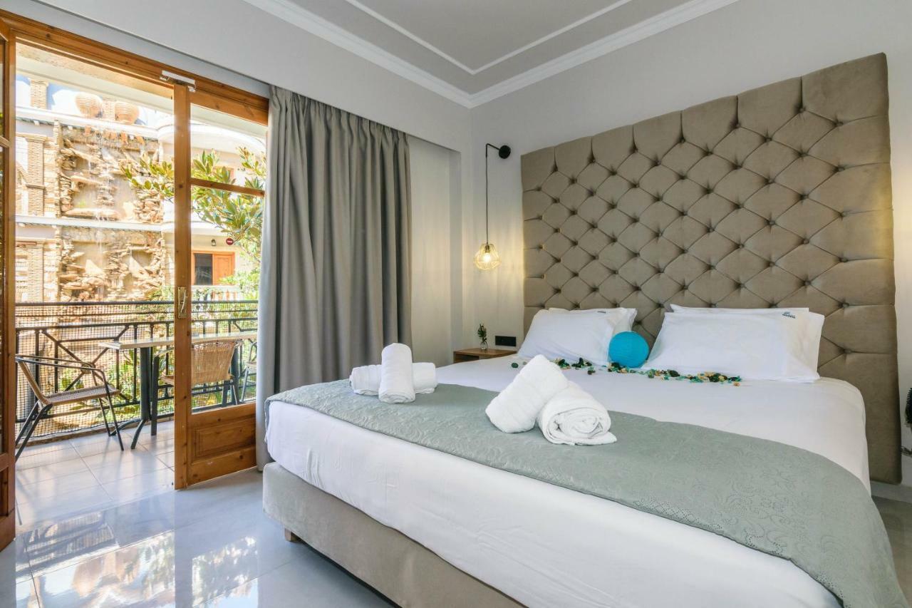 Aparthotel Plaza Pallas 3*