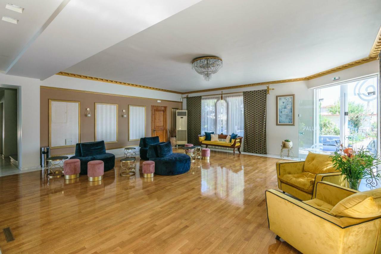 Plaza Pallas Aparthotel